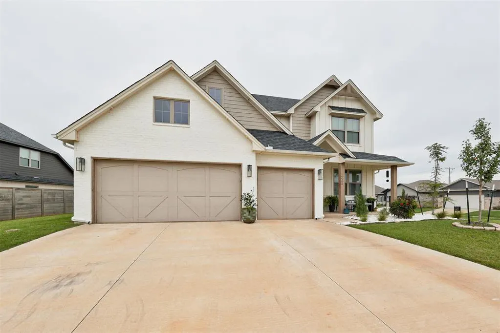 Photo 2 — 14500 Giverny Lane, Yukon, OK 73099
