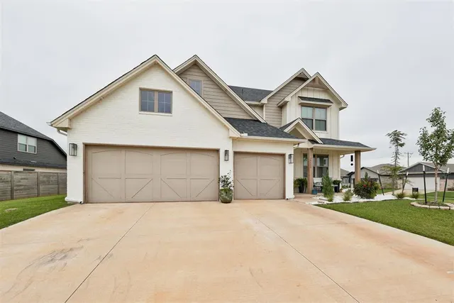 Photo 2 — 14500 Giverny Lane, Yukon, OK 73099