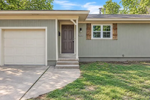 Photo 2 — 1113 S Locust Drive, Midwest City, OK 73110