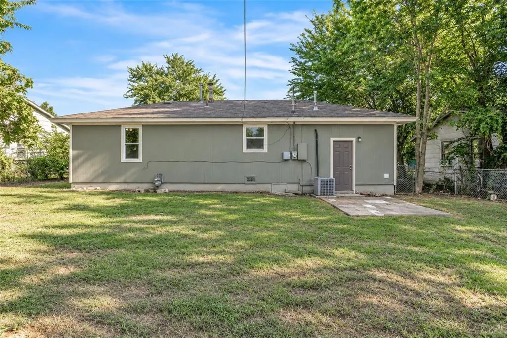 Photo 14 — 1113 S Locust Drive, Midwest City, OK 73110