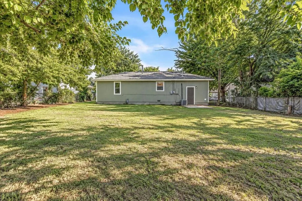 Photo 15 — 1113 S Locust Drive, Midwest City, OK 73110