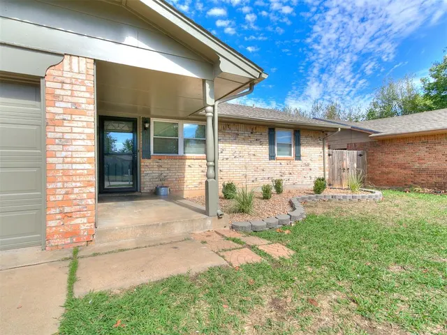 Photo 2 — 1017 NW 28th Street, Moore, OK 73160