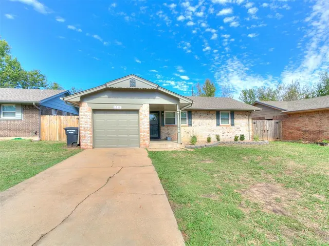 Photo 4 — 1017 NW 28th Street, Moore, OK 73160
