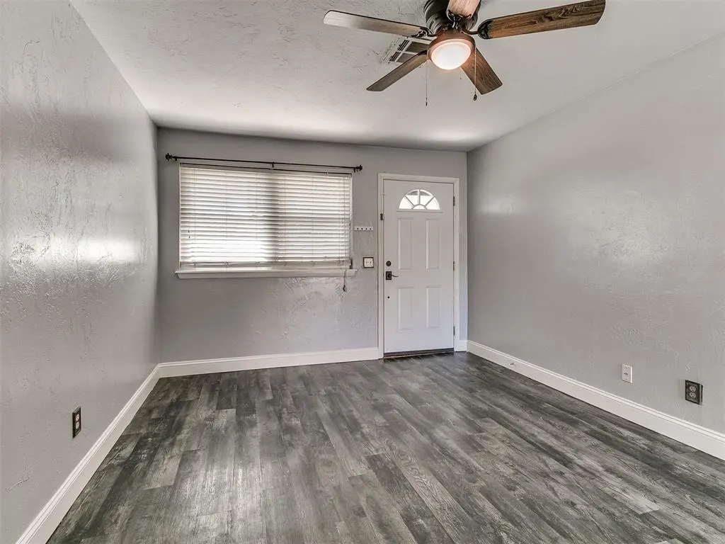 Photo 9 — 1017 NW 28th Street, Moore, OK 73160
