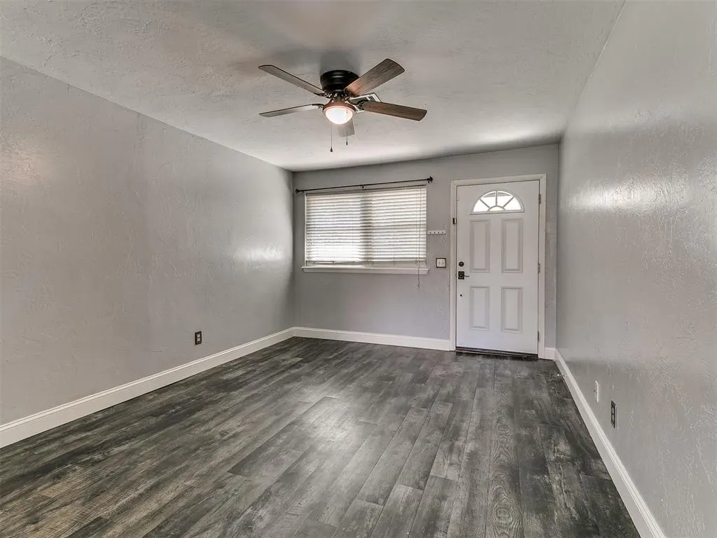 Photo 10 — 1017 NW 28th Street, Moore, OK 73160