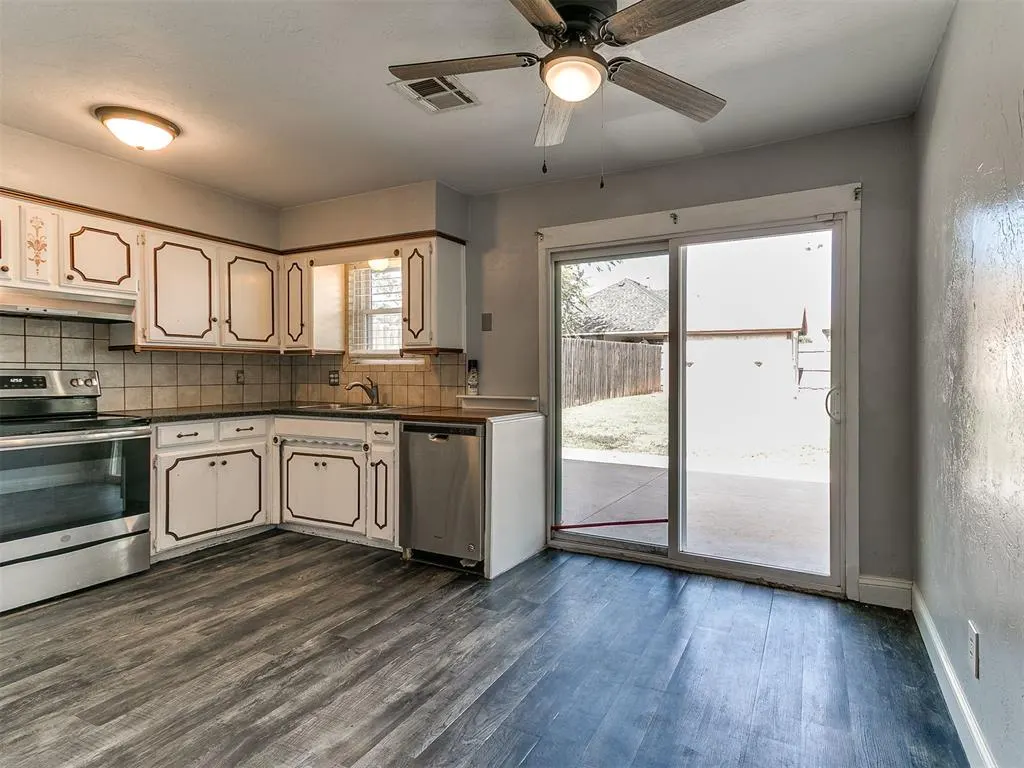 Photo 12 — 1017 NW 28th Street, Moore, OK 73160