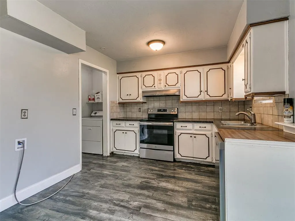 Photo 13 — 1017 NW 28th Street, Moore, OK 73160