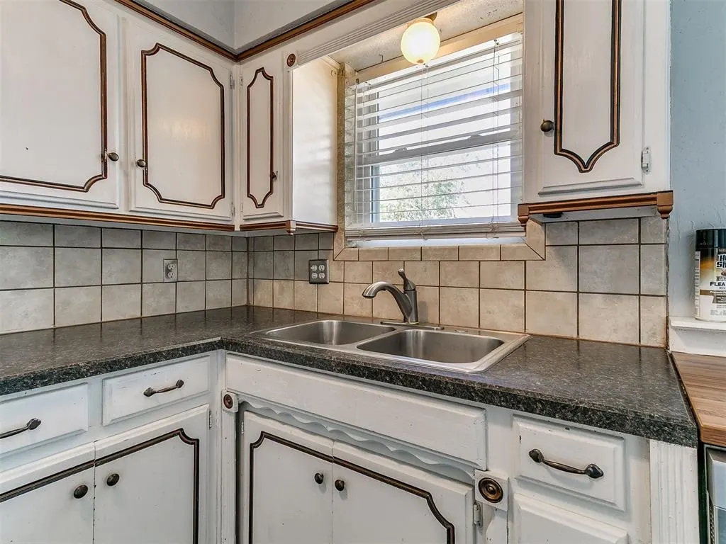 Photo 14 — 1017 NW 28th Street, Moore, OK 73160
