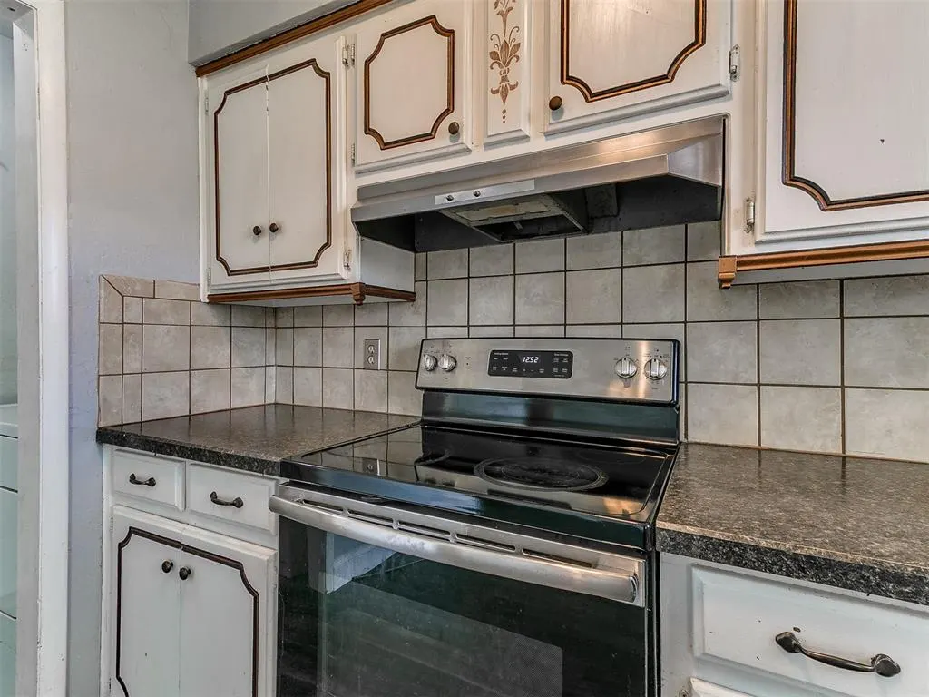 Photo 15 — 1017 NW 28th Street, Moore, OK 73160