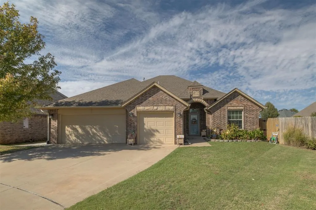 Photo 2 — 11717 SW 22nd Terrace, Yukon, OK 73099
