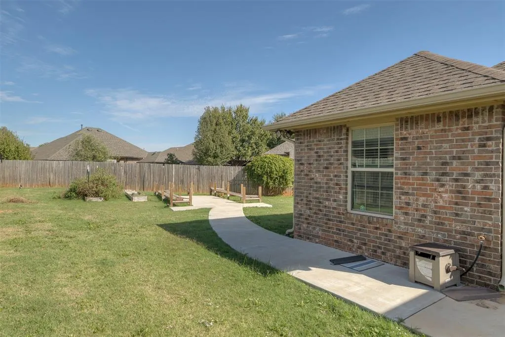 Photo 41 — 11717 SW 22nd Terrace, Yukon, OK 73099