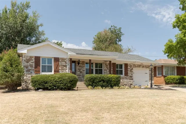 Photo 3 — 10013 Ridgeview Drive, Oklahoma City, OK 73120