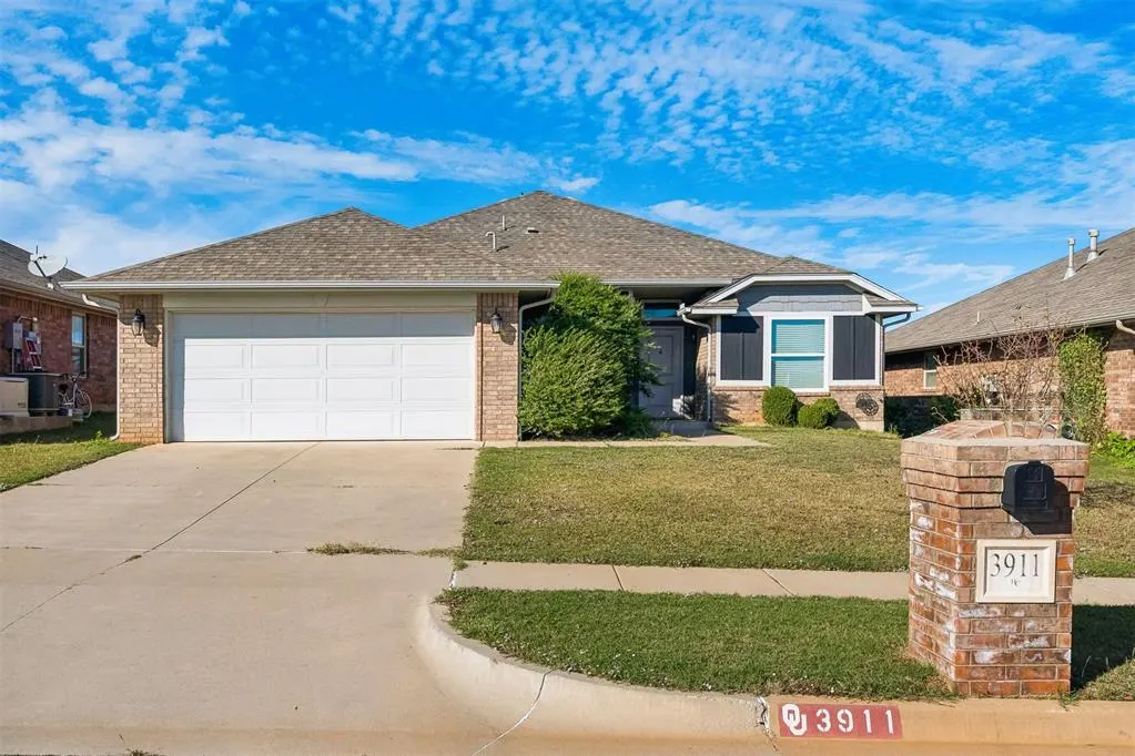 Photo 2 — 3911 Wiltshire Drive, Norman, OK 73026