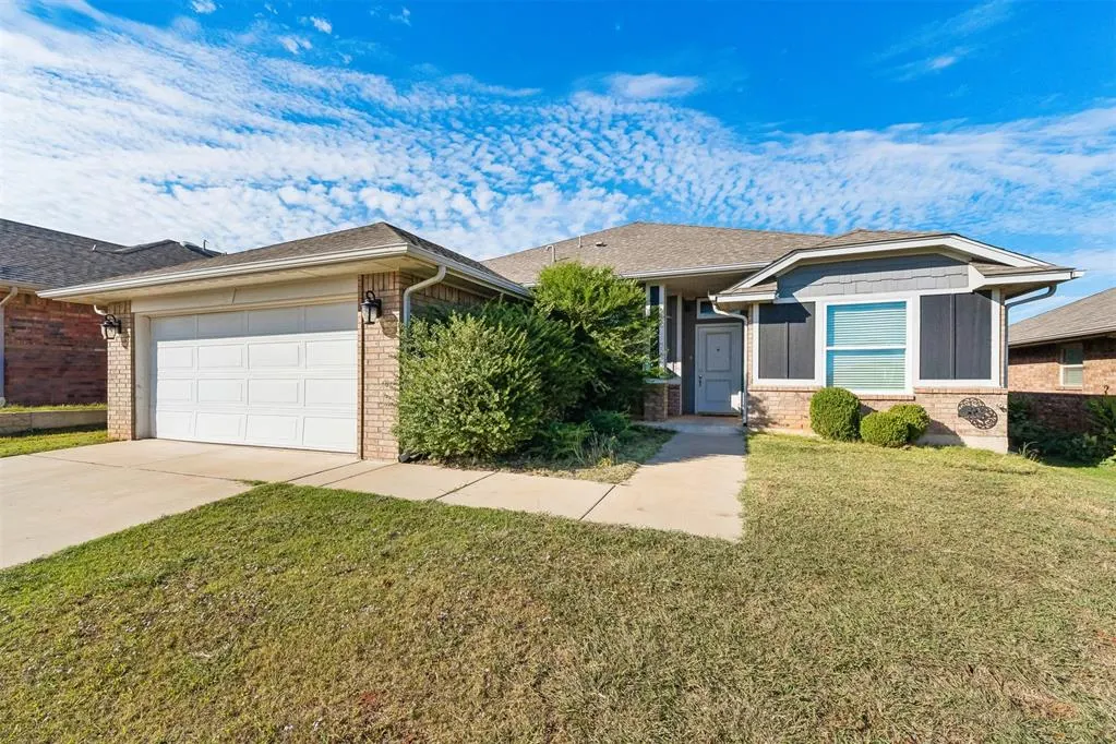 Photo 3 — 3911 Wiltshire Drive, Norman, OK 73026