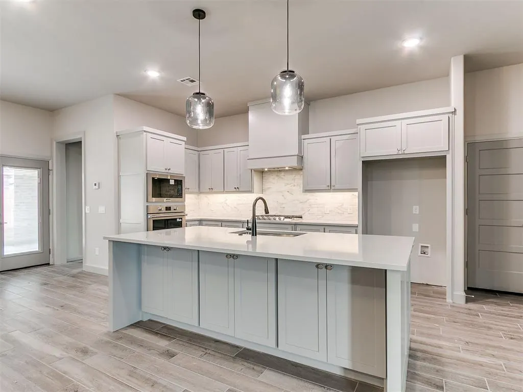 Photo 3 — 16108 Segovia Drive, Oklahoma City, OK 73170