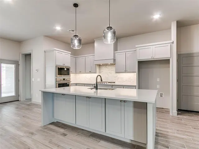 Photo 3 — 16108 Segovia Drive, Oklahoma City, OK 73170