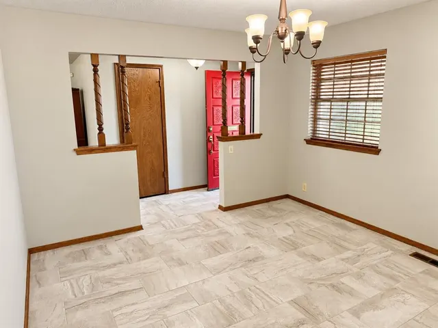 Photo 3 — 916 E Hills Drive, Moore, OK 73160
