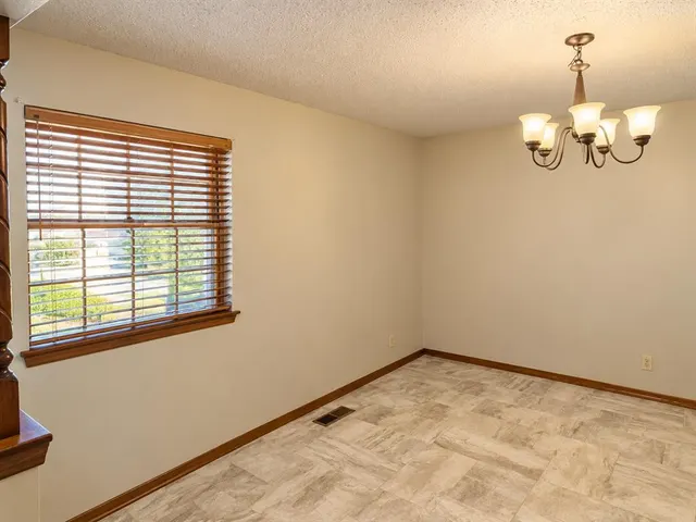 Photo 5 — 916 E Hills Drive, Moore, OK 73160