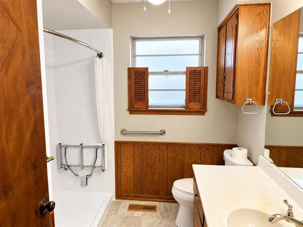 Photo 8 — 916 E Hills Drive, Moore, OK 73160