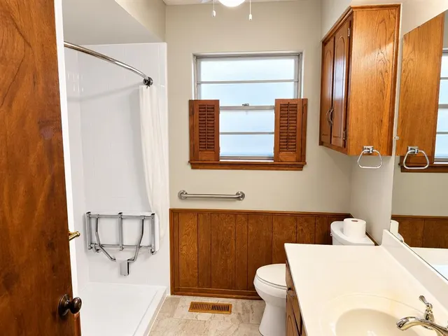 Photo 8 — 916 E Hills Drive, Moore, OK 73160