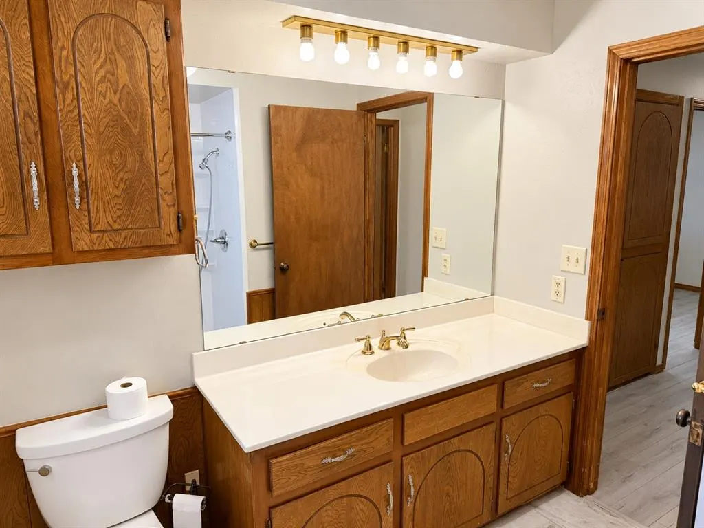 Photo 9 — 916 E Hills Drive, Moore, OK 73160