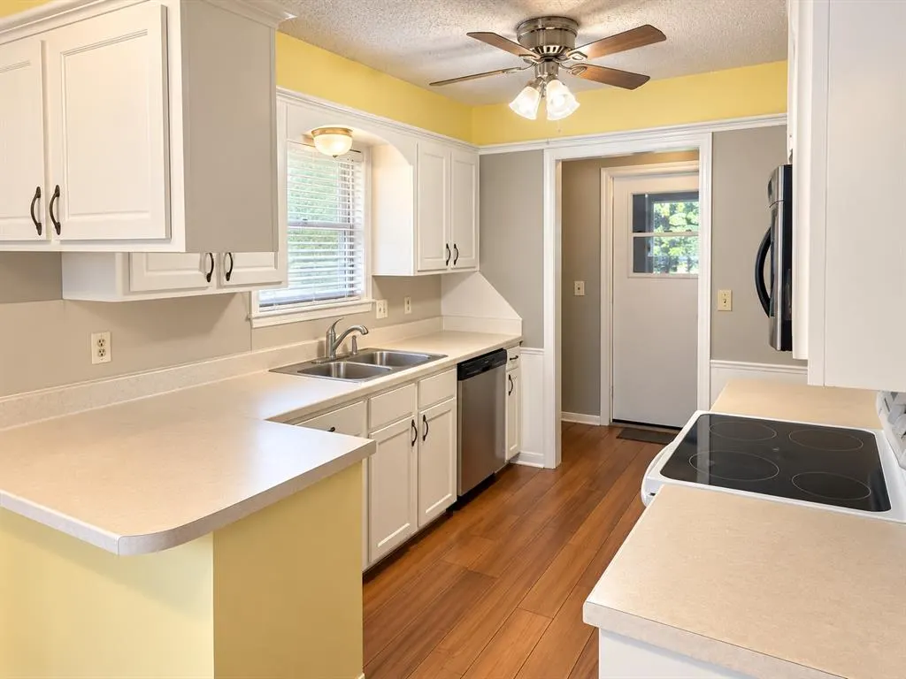 Photo 10 — 916 E Hills Drive, Moore, OK 73160