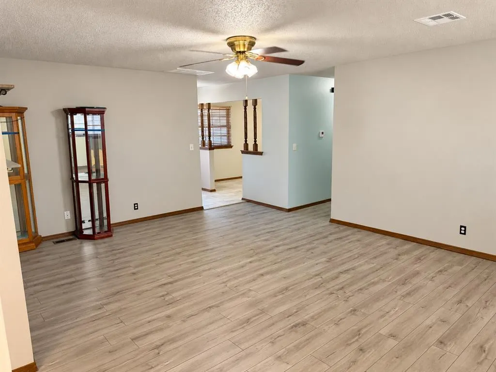Photo 14 — 916 E Hills Drive, Moore, OK 73160