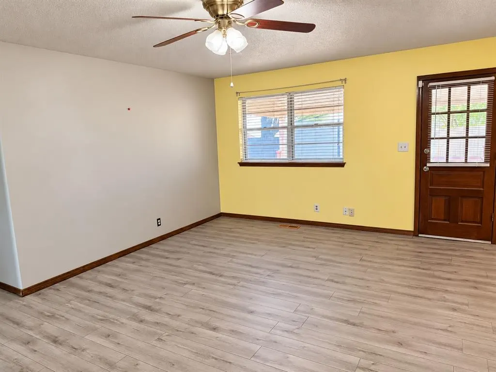 Photo 15 — 916 E Hills Drive, Moore, OK 73160