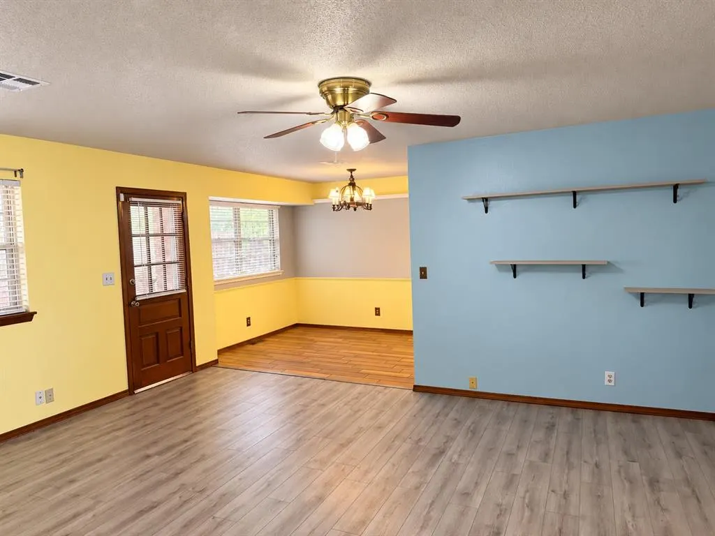 Photo 16 — 916 E Hills Drive, Moore, OK 73160