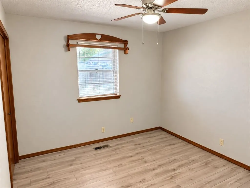 Photo 22 — 916 E Hills Drive, Moore, OK 73160