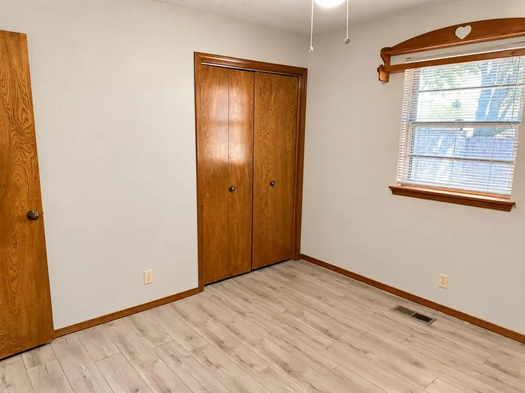 Photo 23 — 916 E Hills Drive, Moore, OK 73160