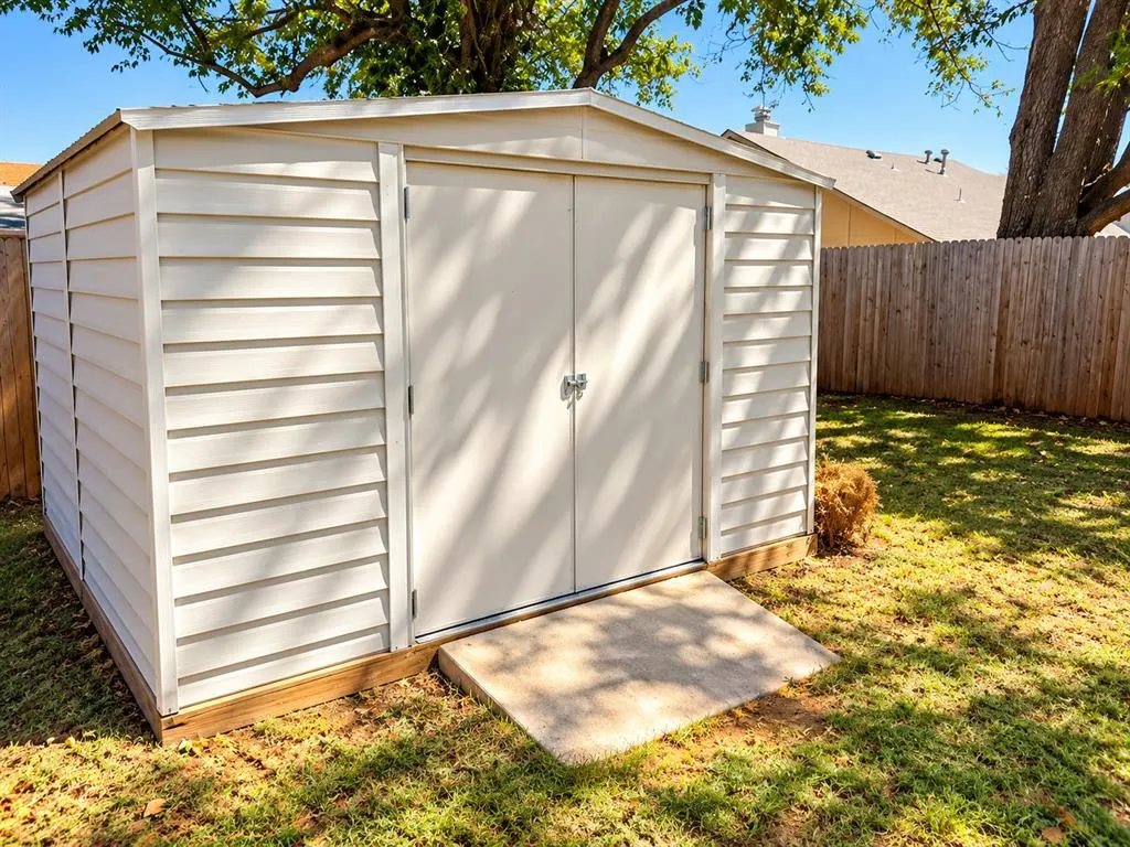Photo 34 — 916 E Hills Drive, Moore, OK 73160