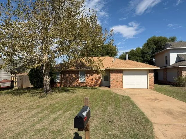 Front exterior — 1127 E Katy Drive, Altus, OK 73521