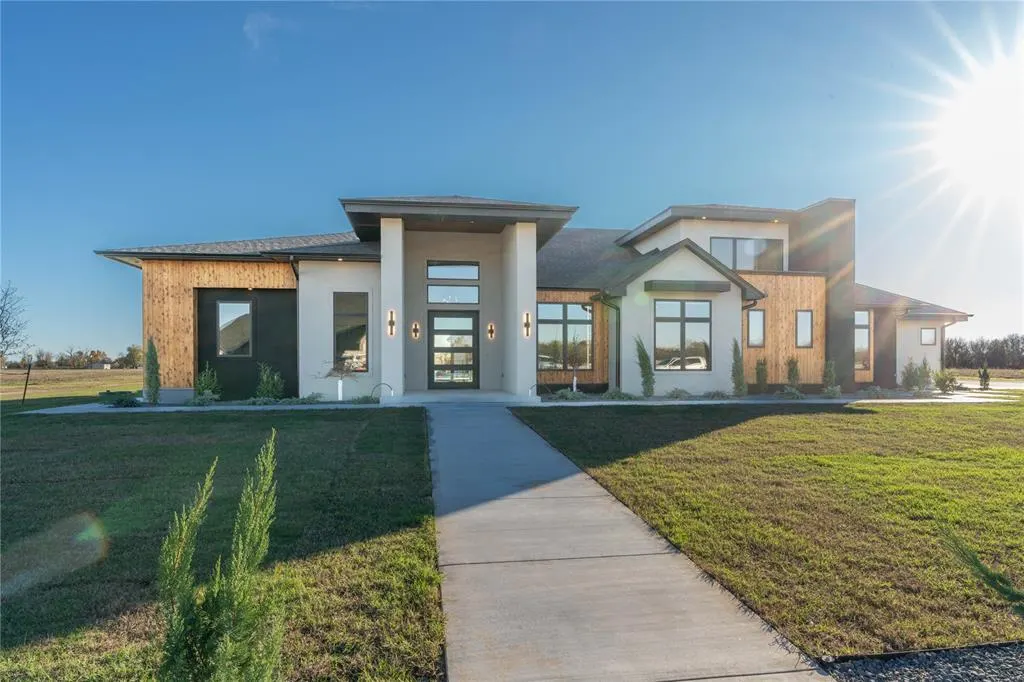 Front exterior — 7422 Dutton Drive, Norman, OK 73072