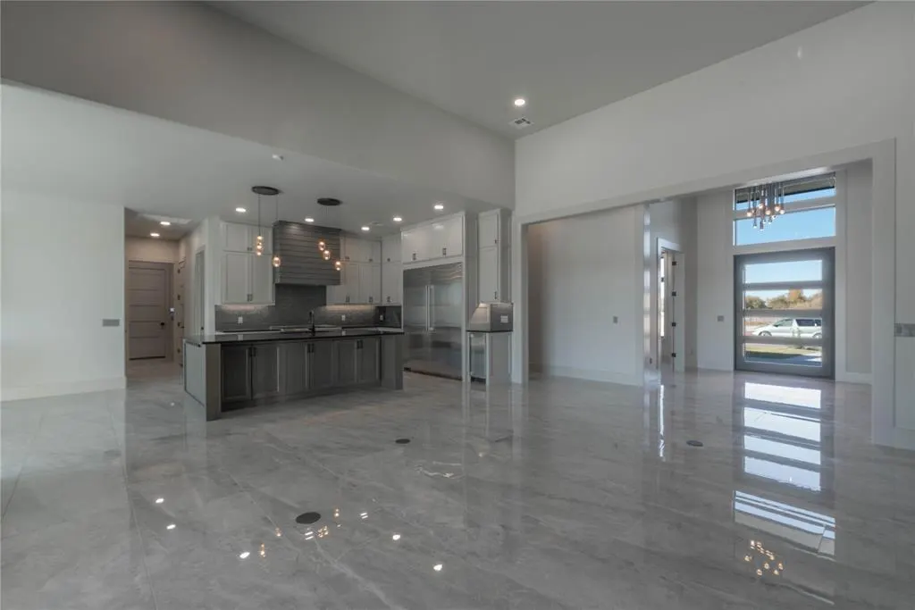 Photo 11 — 7422 Dutton Drive, Norman, OK 73072