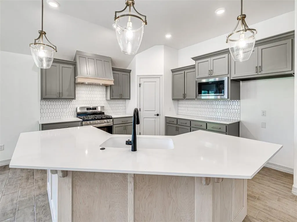 Photo 13 — 7700 Three Woods Lane, Yukon, OK 73099