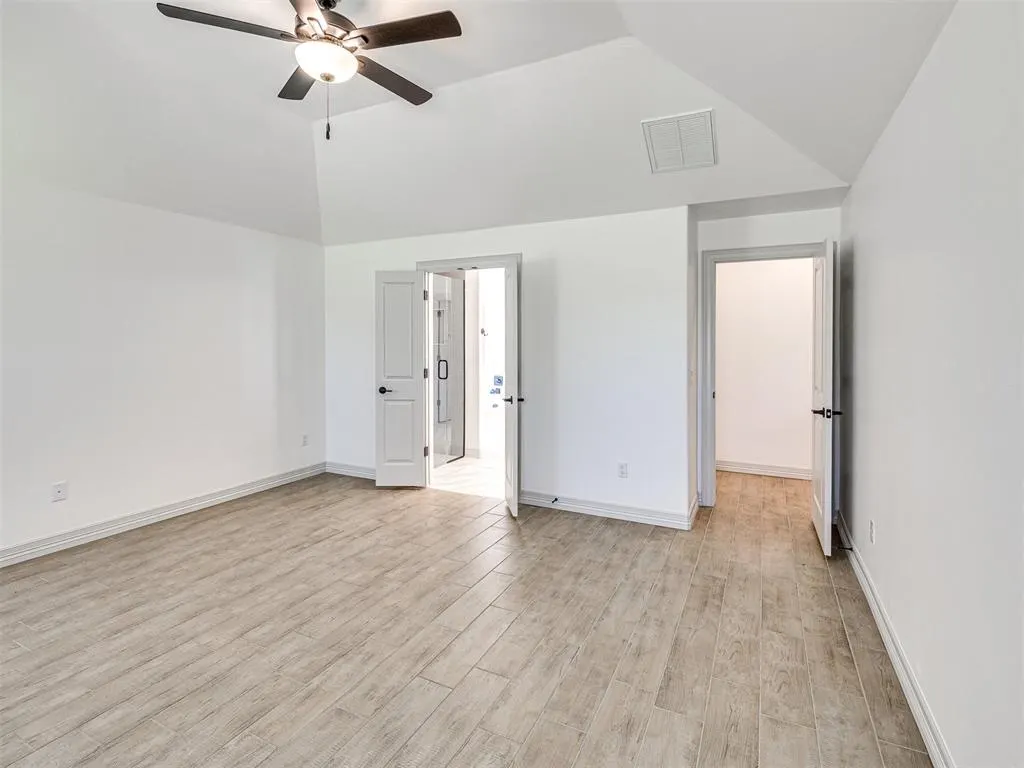 Photo 19 — 7700 Three Woods Lane, Yukon, OK 73099