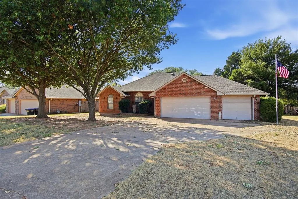 Photo 2 — 720 Parkwoods Drive, Noble, OK 73068