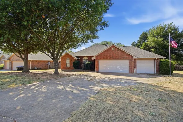 Photo 2 — 720 Parkwoods Drive, Noble, OK 73068