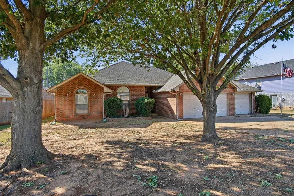 Photo 3 — 720 Parkwoods Drive, Noble, OK 73068