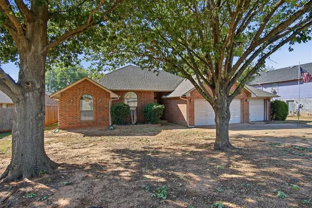 Photo 3 — 720 Parkwoods Drive, Noble, OK 73068