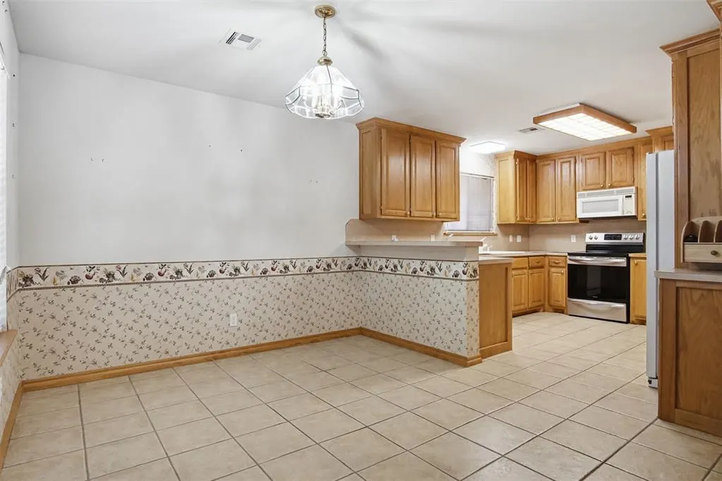 Photo 11 — 720 Parkwoods Drive, Noble, OK 73068