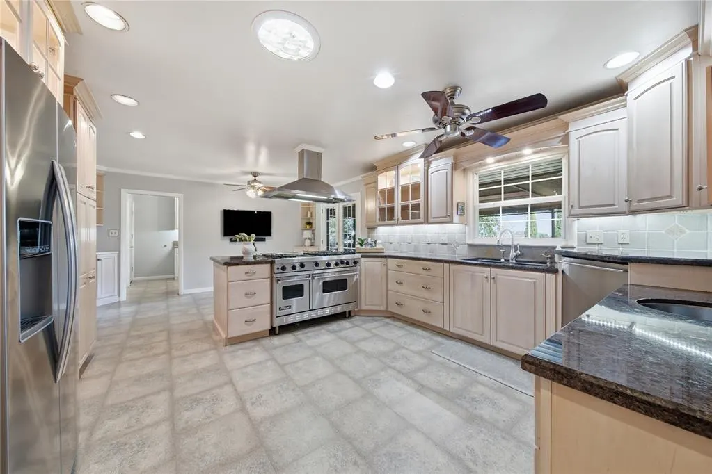 Photo 8 — 4231 S Columbia Place, Tulsa, OK 74105