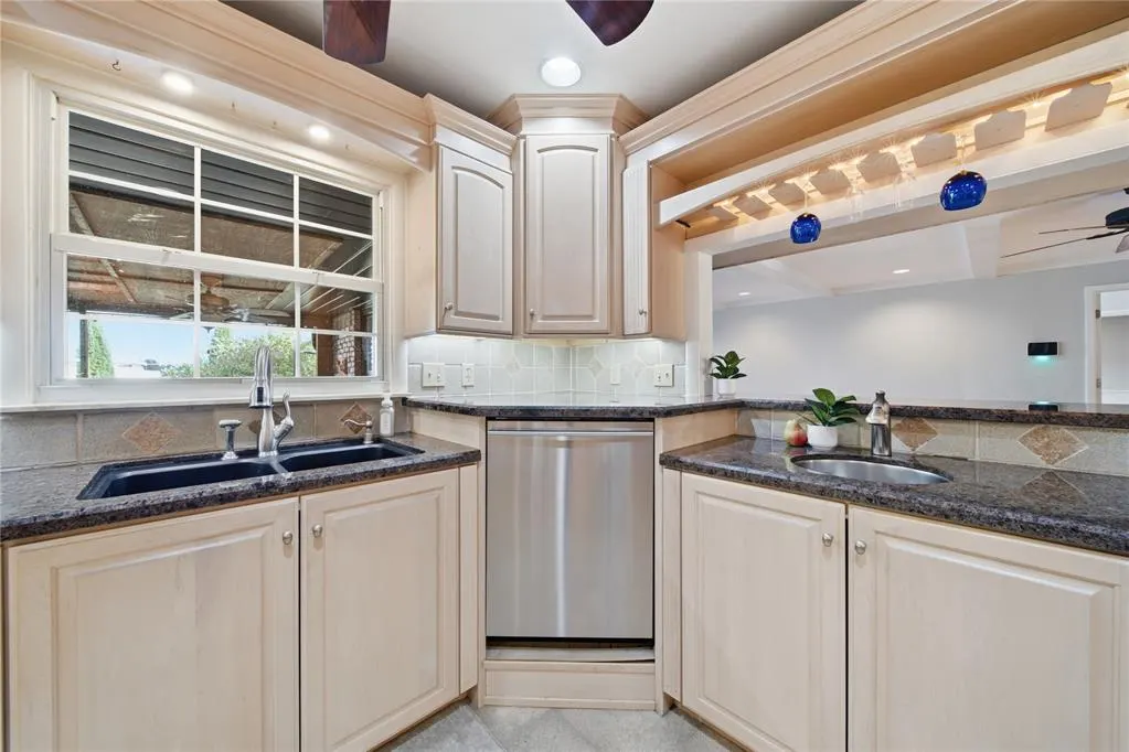 Photo 10 — 4231 S Columbia Place, Tulsa, OK 74105