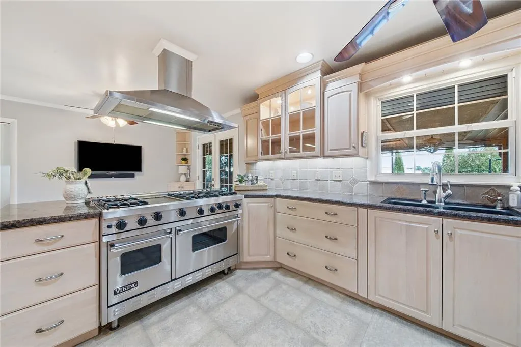 Photo 11 — 4231 S Columbia Place, Tulsa, OK 74105