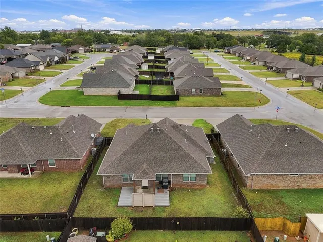 Photo 5 — 2106 Whispering Pine Boulevard, Shawnee, OK 74804