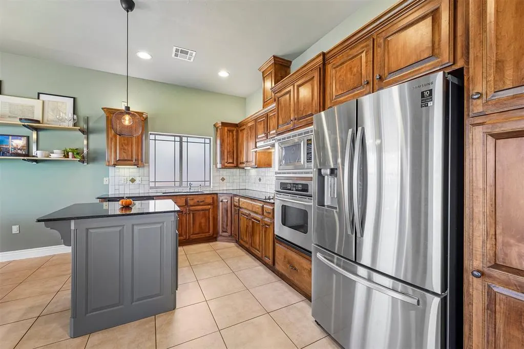 Photo 9 — 2701 SE 39th Street, Moore, OK 73160