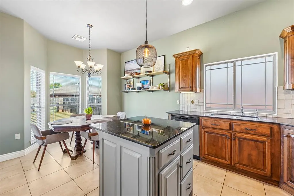 Photo 10 — 2701 SE 39th Street, Moore, OK 73160