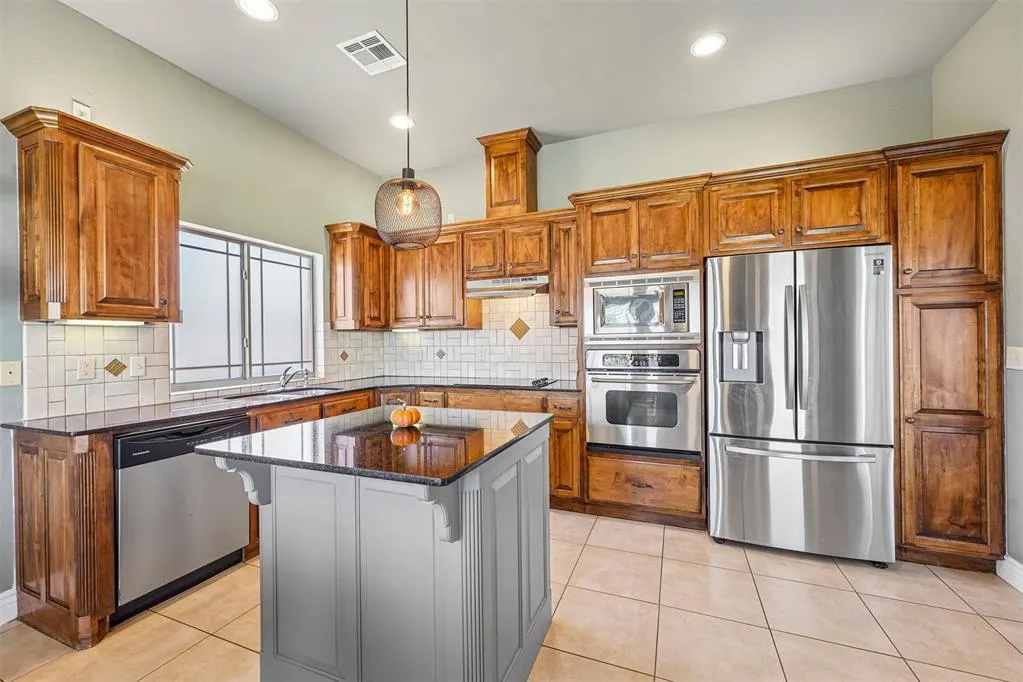Photo 11 — 2701 SE 39th Street, Moore, OK 73160
