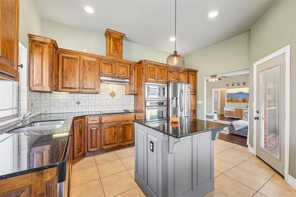 Photo 12 — 2701 SE 39th Street, Moore, OK 73160
